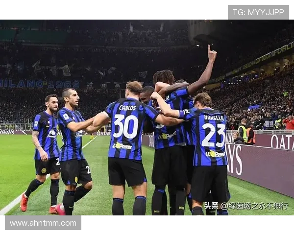 欧冠历史再现:经典决赛对决中激情与荣耀交织的表现分析